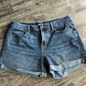 Old Navy classic cuffed hem shorts